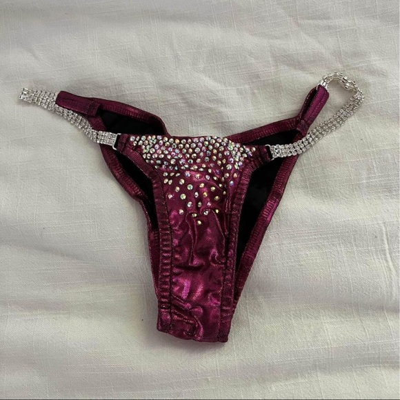 COMPETITION BIKINI - Picture 5 of 12